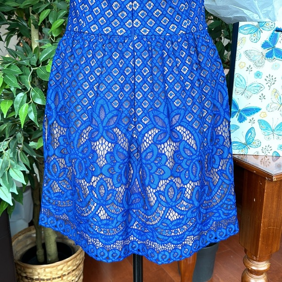 BCBG MaxAzria Blue Lace Jillyan Cocktail Dress Fits like a Size 4 or XS - Small - Picture 8 of 12